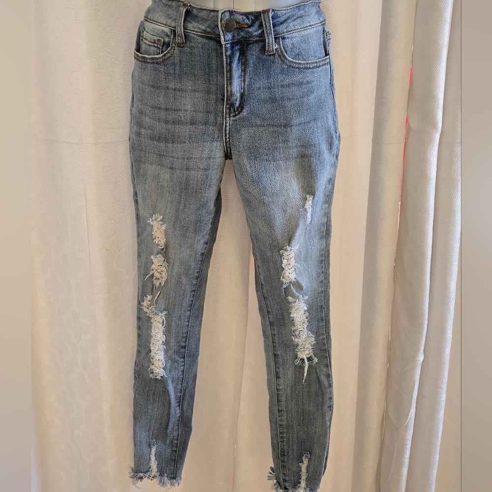 Beautiful Vintage Wash Jeans - Diva Curve
